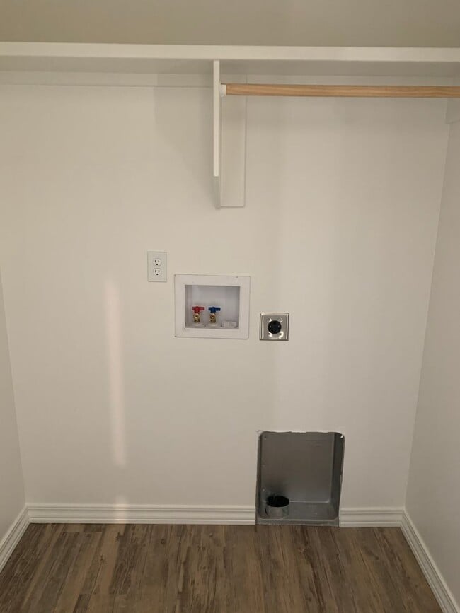 Building Photo - Beautiful Brand New 3 bedroom 2 full bathroom Home with New Everything!