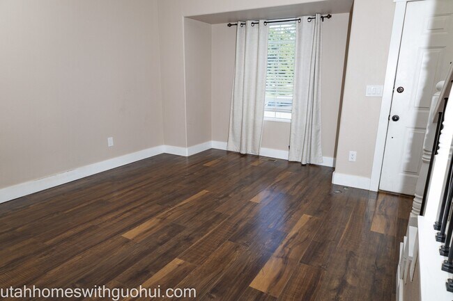 Building Photo - 441 2280 N