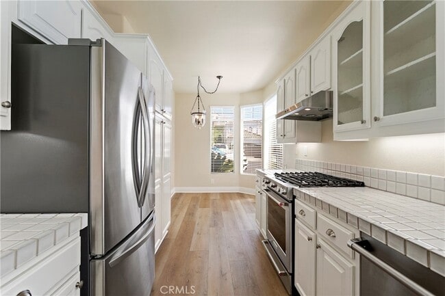 Building Photo - 11 Reina