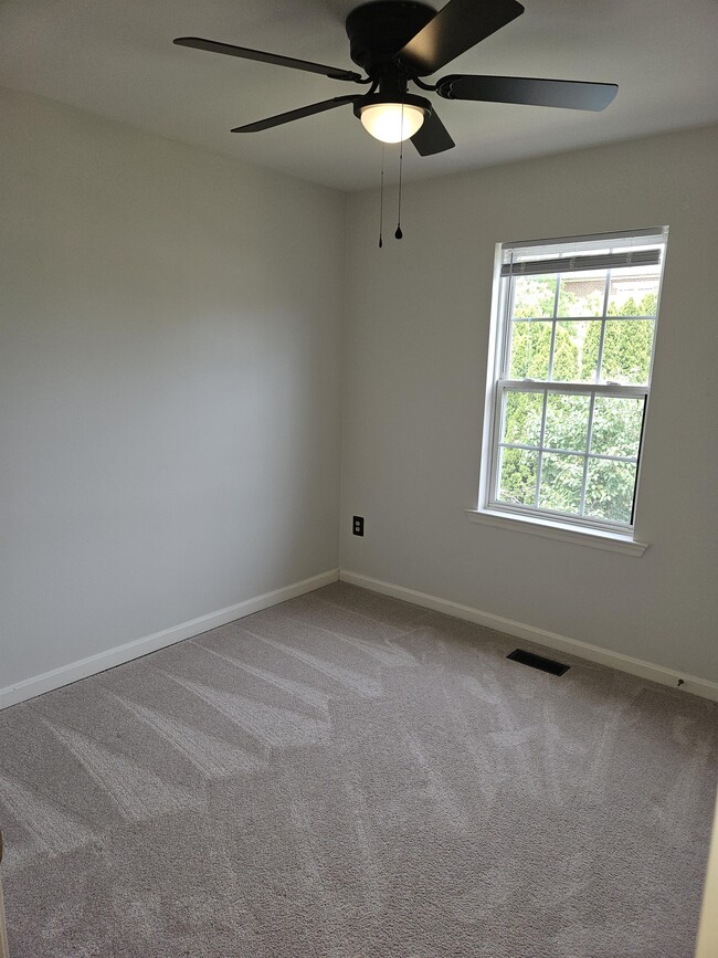 Building Photo - 201 Stull Ct