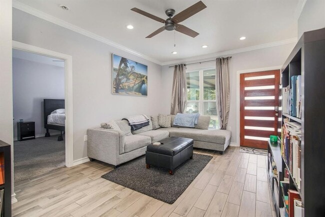 Building Photo - 2109 Maxwell Ln