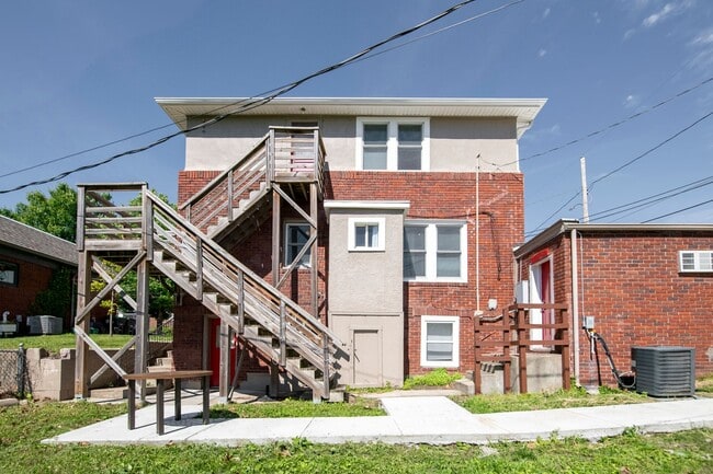 Building Photo - 563 S 35th St