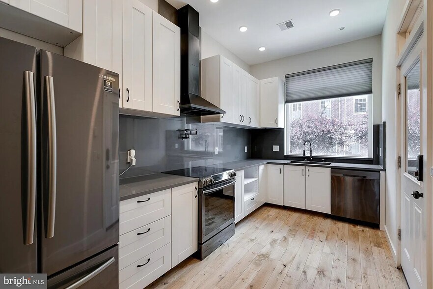 Building Photo - 1825 Ginnodo St