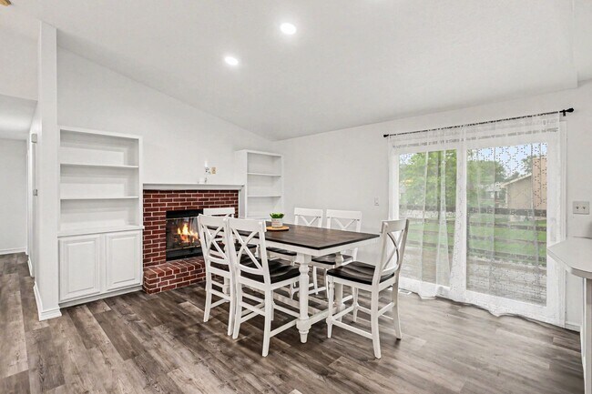 Building Photo - 5301 W Olympic Cir