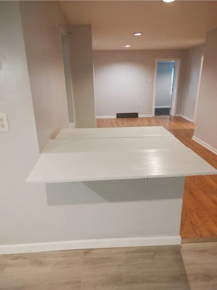Foldable Breakfast Bar - 5445 N George Street Ext