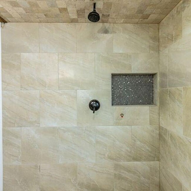 Building Photo - Room to Grow! Spacious, Remodeled 3/2/2 in Great Location!