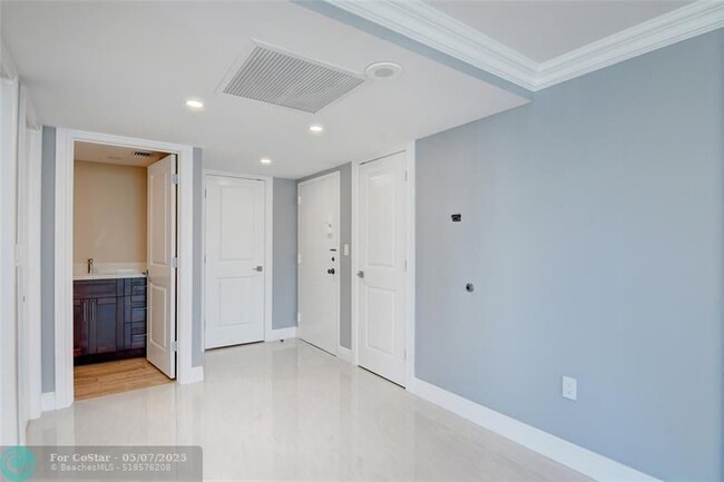 Building Photo - 1360 S Ocean Blvd
