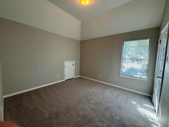 Building Photo - 5305 Tamango Way