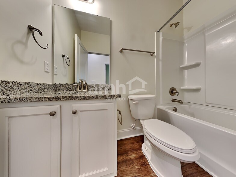 Building Photo - 230 Swan Dr