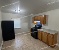Building Photo - FOR RENT — SPACIOUS 3 BED / 1 BATH HOME