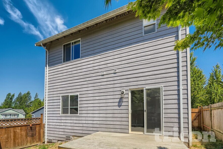 Building Photo - 20604 65th Dr NE