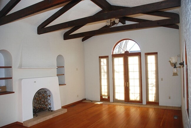 Building Photo - Newlands Manor 3 BR/2.5 Bath/2 Car Garage Custom Home