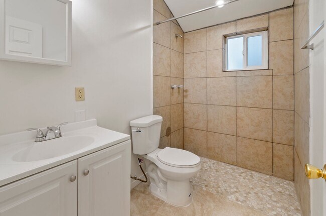 Building Photo - 941 E Edison St