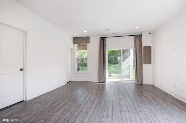 Building Photo - 135 Wake Robin Ct