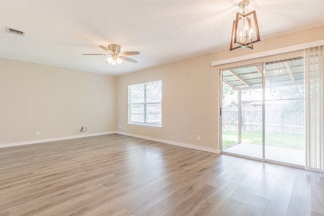 Building Photo - 1366 Bayou Dr
