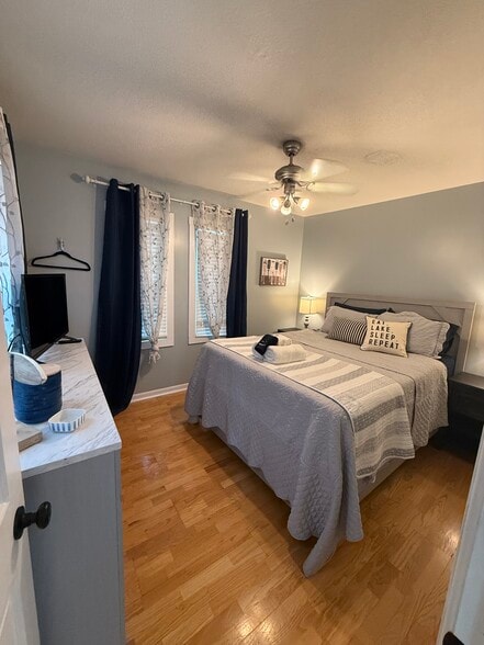 Main Floor Bedroom (Queen) - 80 Lane 585 Lake James