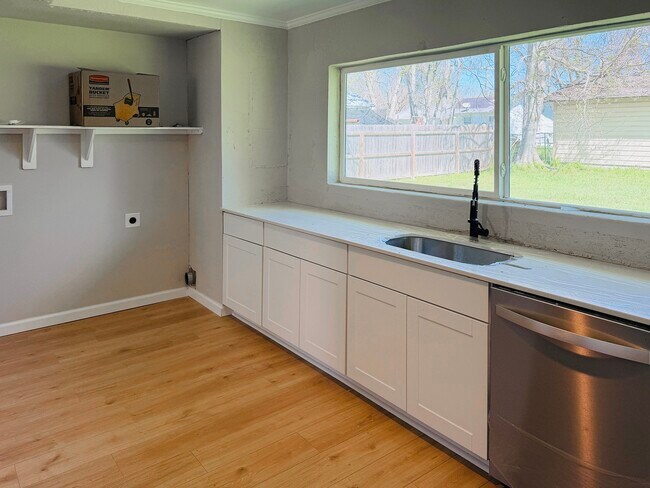 Building Photo - 427 Wood St