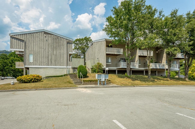 Building Photo - 800 Reads Lake Rd