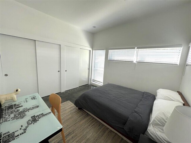 Building Photo - 1163 Perry Rd