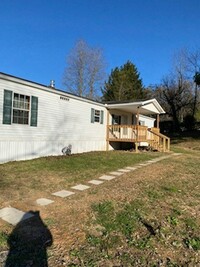 Building Photo - Three Bedroom Manufactured Home in Teays V...