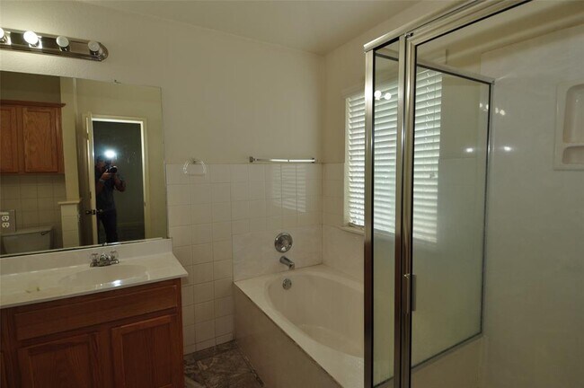 Building Photo - 1409 Tea Leaf Dr