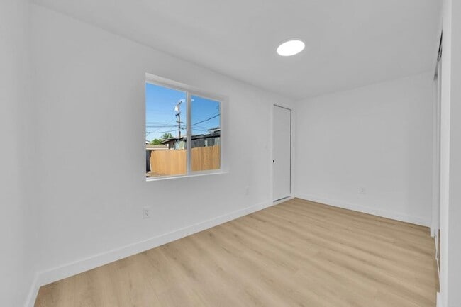 Building Photo - 4312 Winona Ave