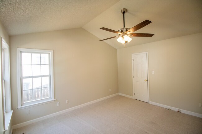 Building Photo - 223 Gregory Dr