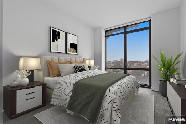 Building Photo - 320 Adolphus Ave