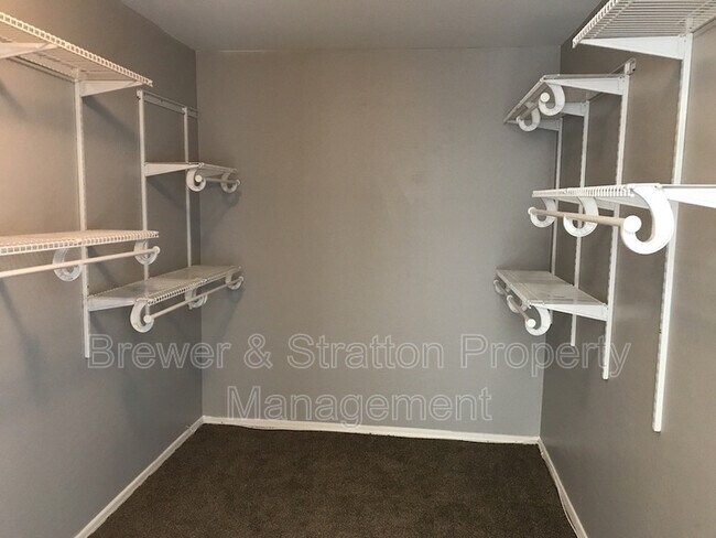 Building Photo - 4610 N 124th Ave