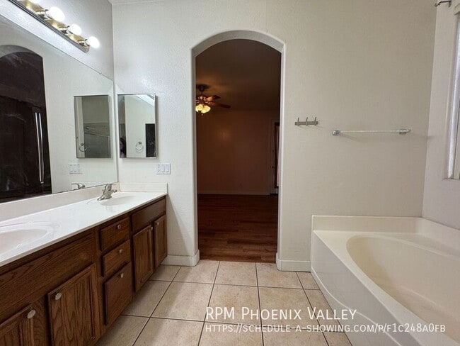 Building Photo - 2305 W Carter Rd