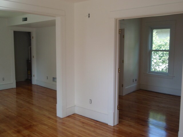 Building Photo - 1709 Buchanan St NE