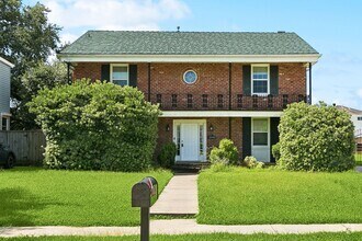 Building Photo - Charming Southern Oasis in the Heart of Ne...