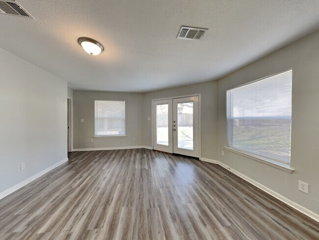 Building Photo - 1505 Wade Dr