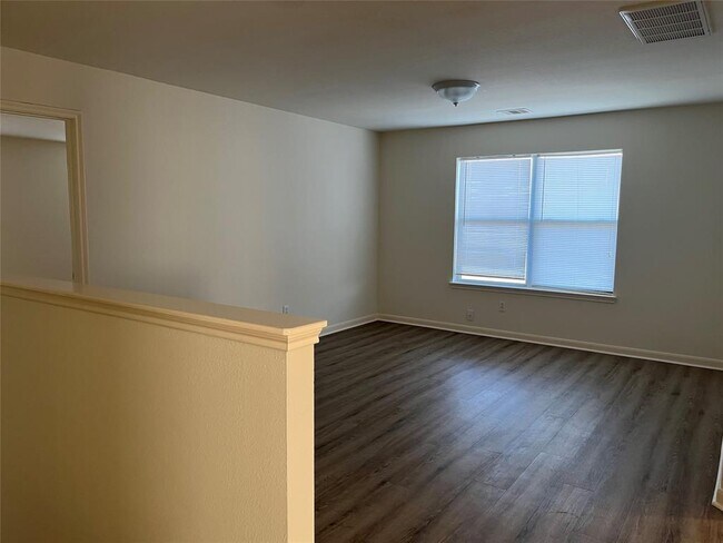 Building Photo - 6542 Hawthorne Falls Ln