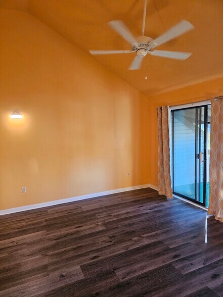 Building Photo - 500 Fairway Village Dr