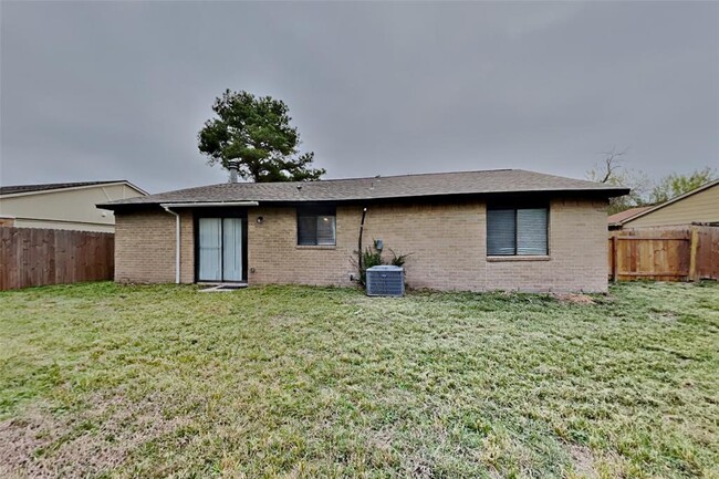 Building Photo - 17535 Fieldglen Dr