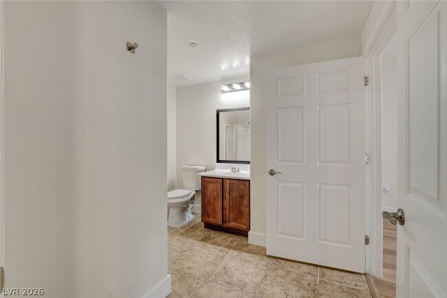 Building Photo - 6868 Sky Pointe Dr