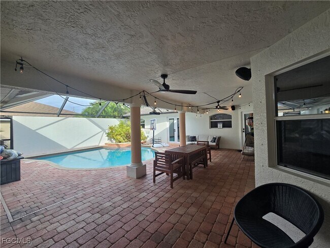 Building Photo - 2309 SW 27th St