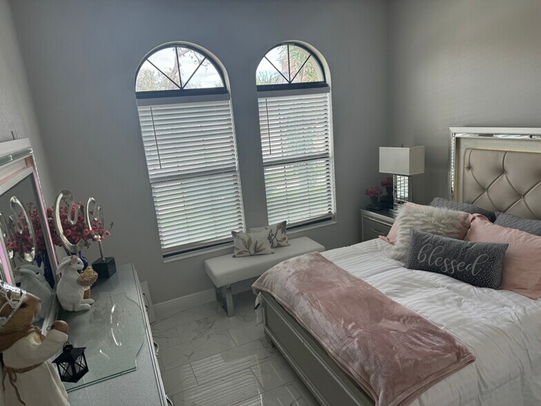 Building Photo - 11305 Hawks Fern Dr