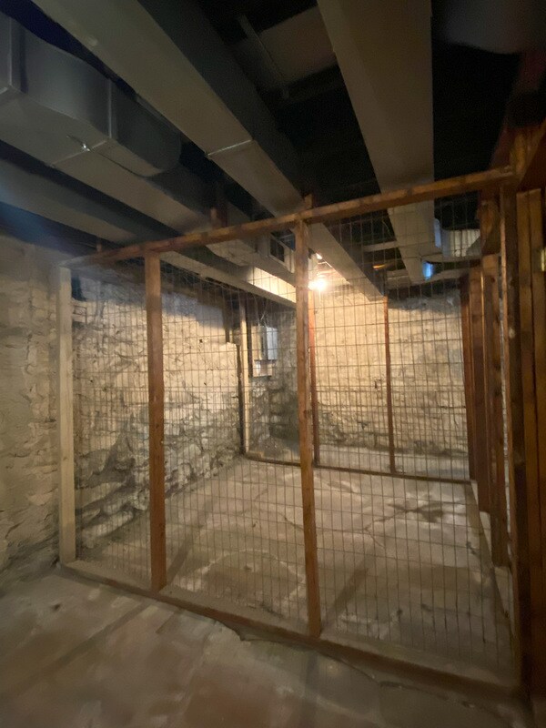 Building Photo - 1535 Fallowfield Ave