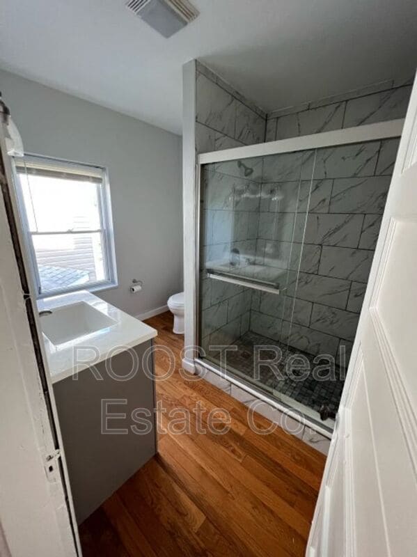 Building Photo - 372 E 13th Ave