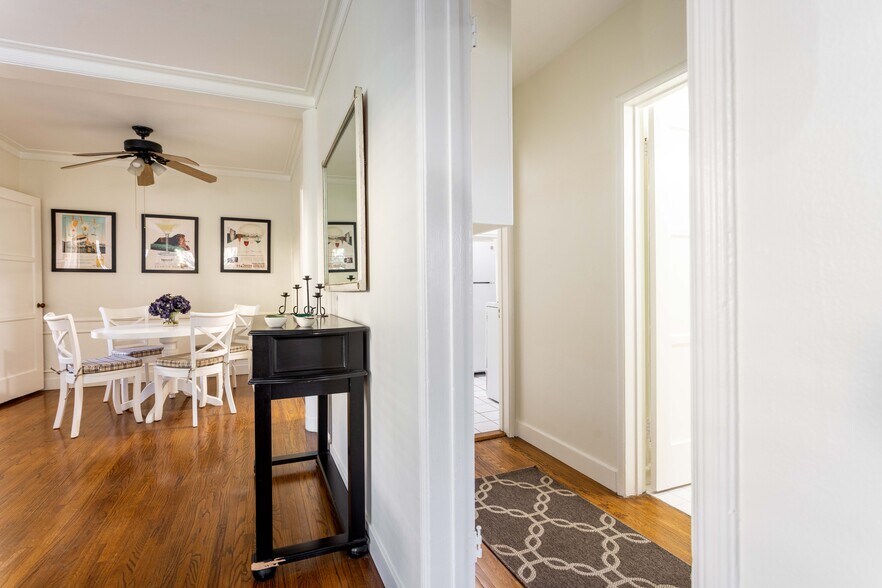 Dining Room/Hallway - 1290 Devon Ave