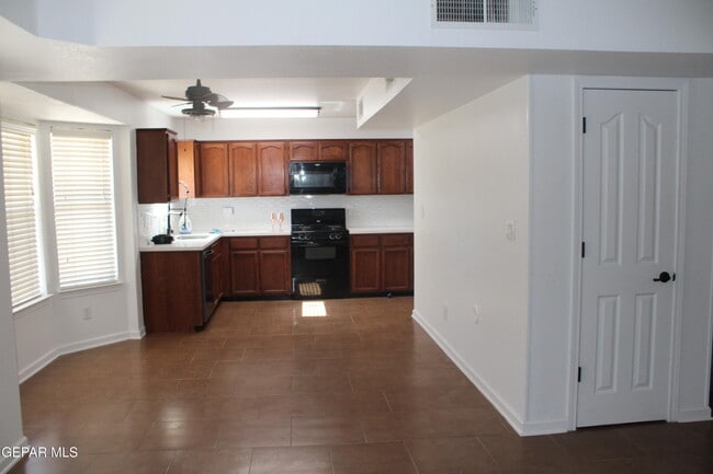 Building Photo - 12516 Twin Leaf Dr