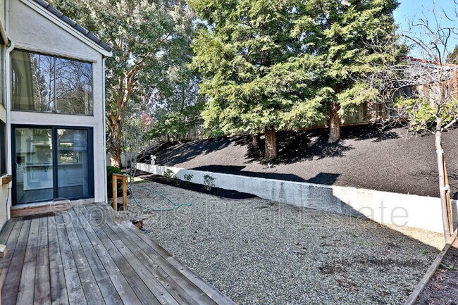 Building Photo - 50 Deer Meadow Ln