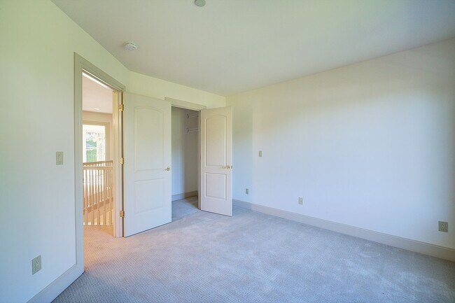 Building Photo - 4bd/4ba Kirkland House