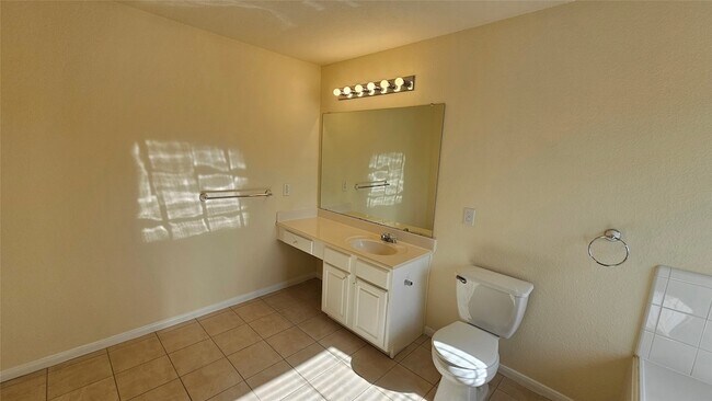 Building Photo - 7918 Barnes Ridge Ln