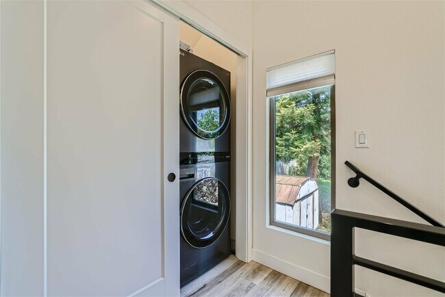 Building Photo - 9443 5th Ave SW