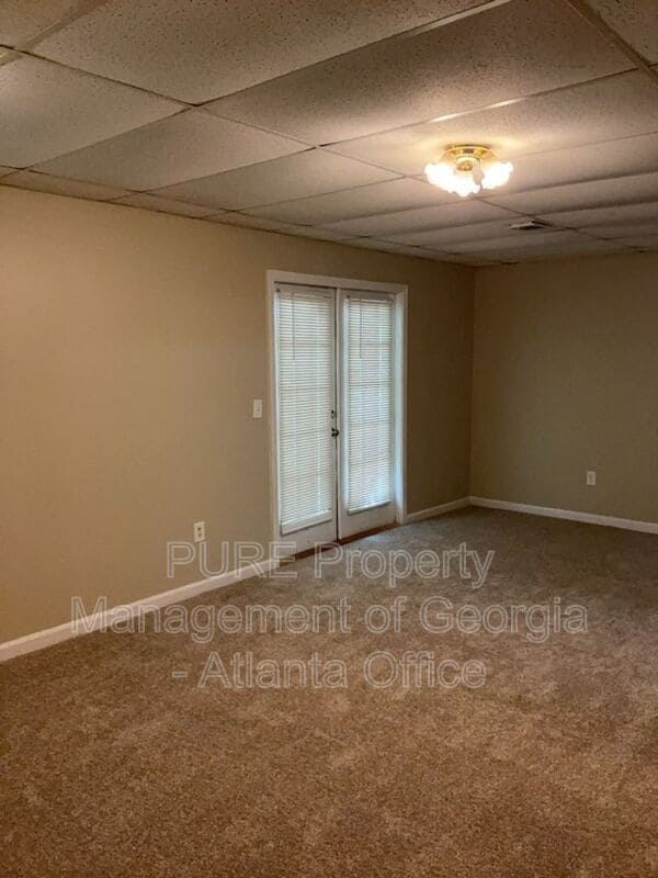 Building Photo - 3213 Southridge