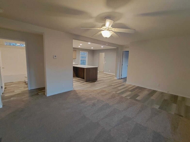 Building Photo - 2014 Gull Ln NW