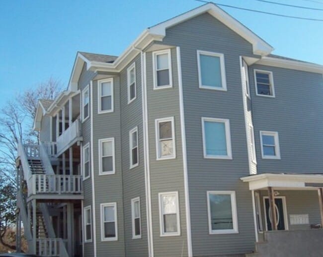 Building Photo - 934 County St